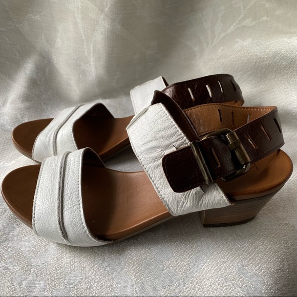 Bueno Shoes - Bueno Reno Leather Sandals in brown and white size 40